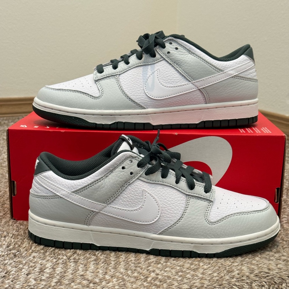 Nike Dunk Low Retro SE Photon Dust Vintage Green